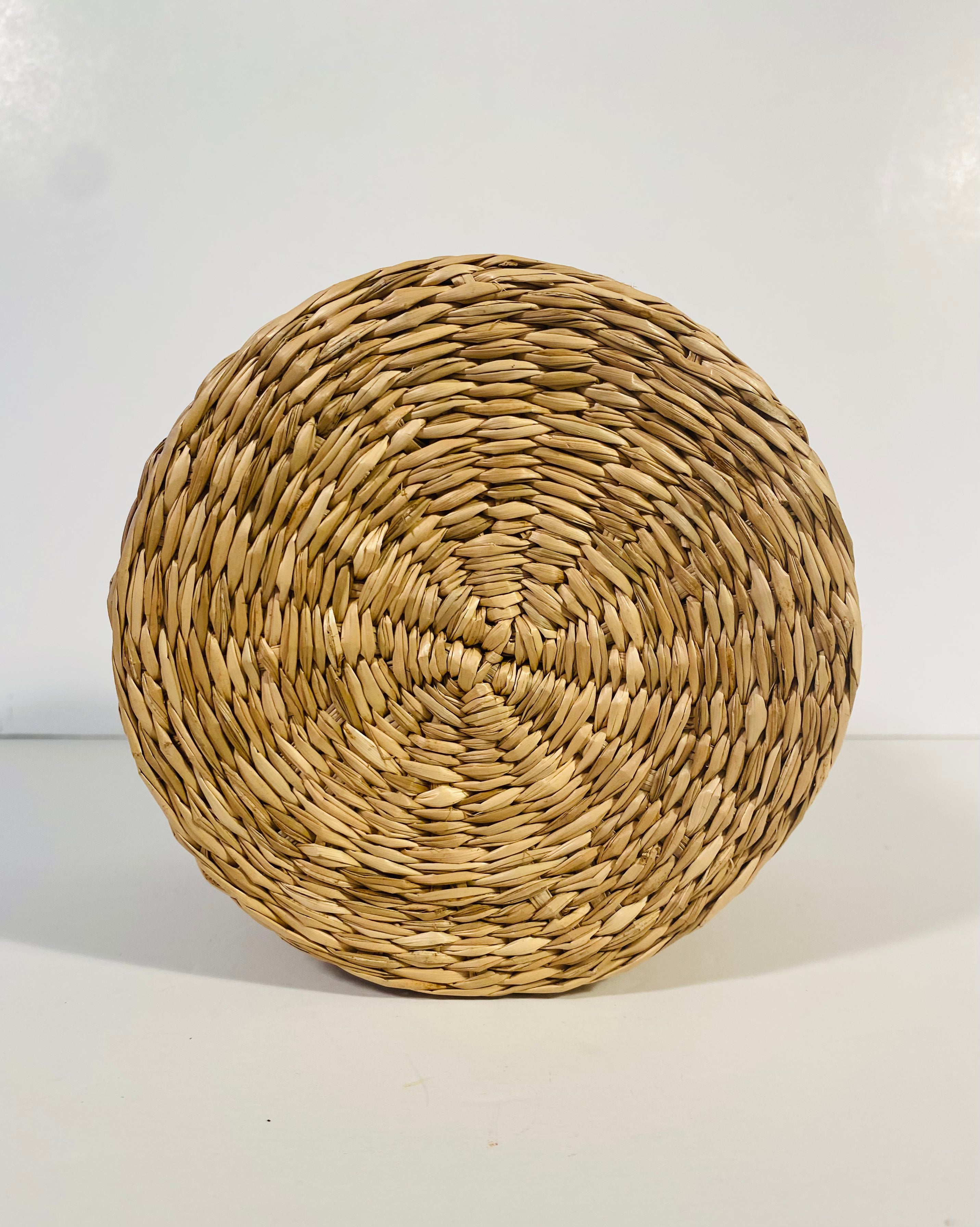 Vintage Wicker Nesting Baskets With Lids